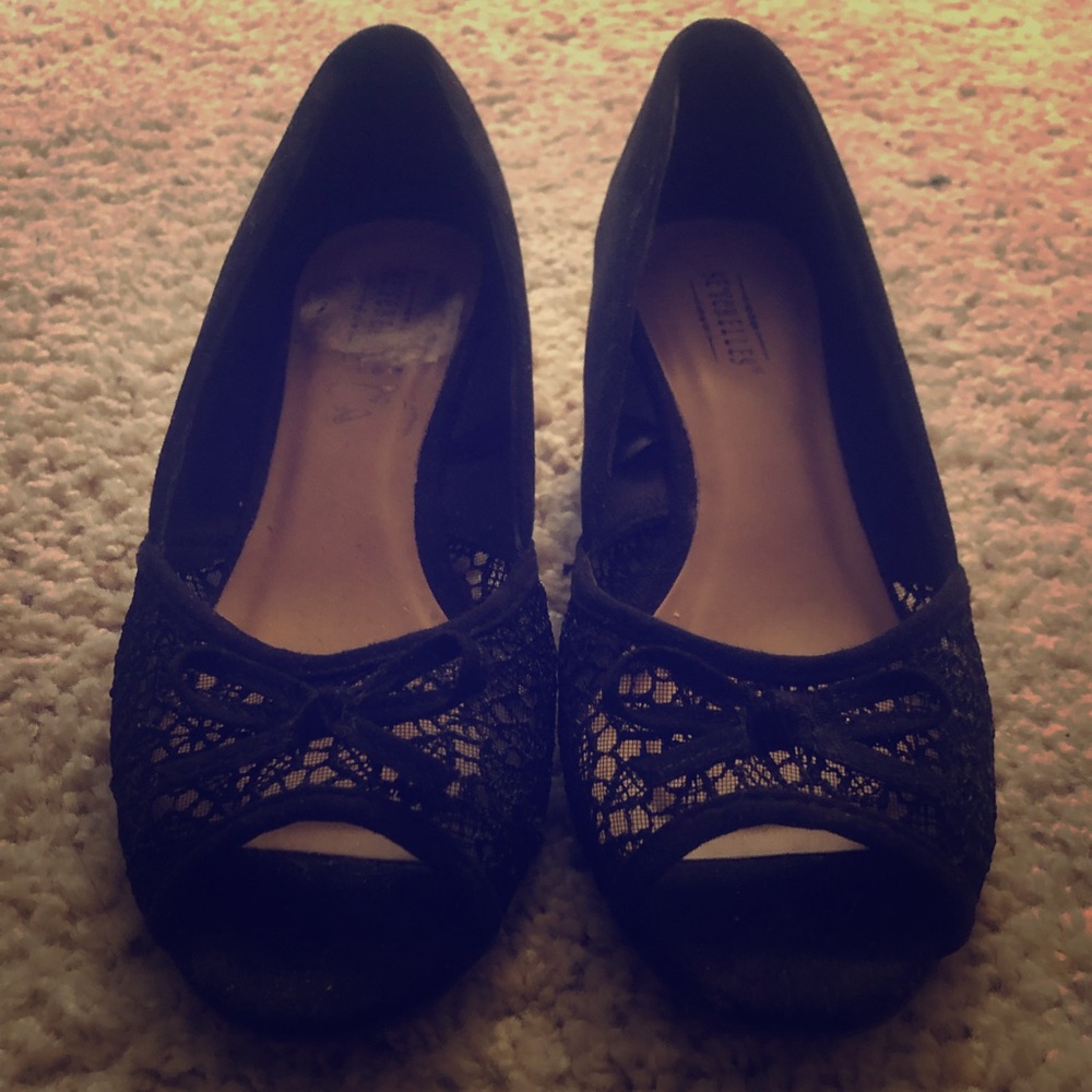 Cute lace flats, like new.